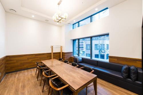 a conference room with a wooden table and chairs at ENA Suite Hotel Namdaemun in Seoul