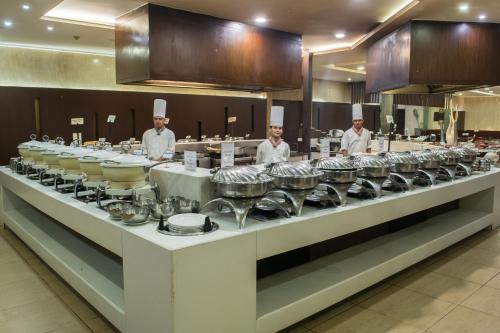 Restaurace v ubytování Country Inn & Suites By Radisson, Sahibabad