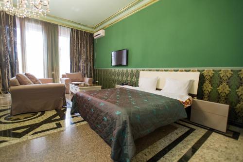 TV a/nebo společenská místnost v ubytování hotel amber
