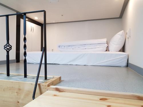 Postel nebo postele na pokoji v ubytování Maison de Geoje