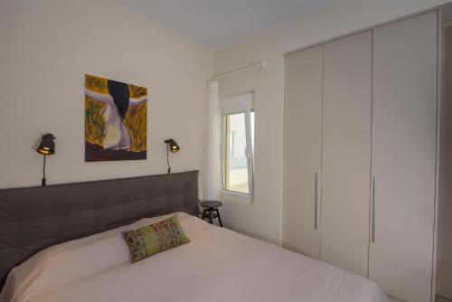Кровать или кровати в номере Rodia Beach Suites