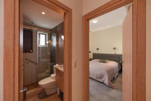 Kúpeľňa v ubytovaní Rodia Beach Suites