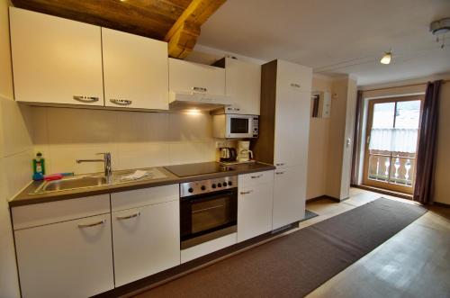 Cucina o angolo cottura di Hotel Ferienhaus Fux