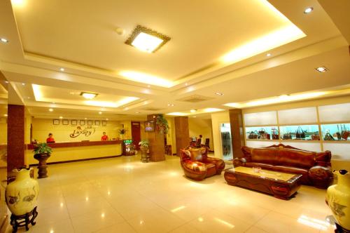 El vestíbulo o zona de recepción de Luxury Nha Trang Hotel