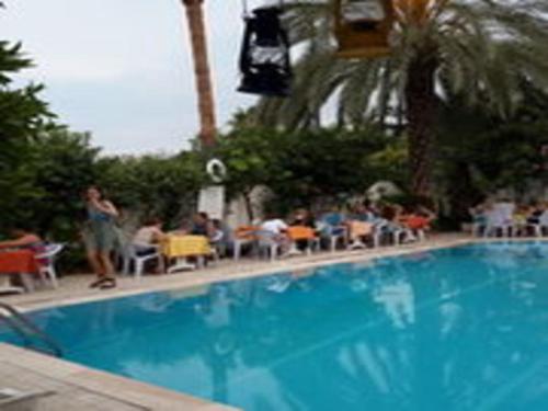 Bazén v ubytování Murat Hotel nebo v jeho okolí