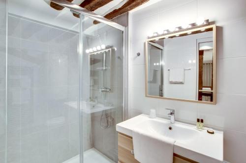 Gallery image of Apartments for Work in City Center in Paris