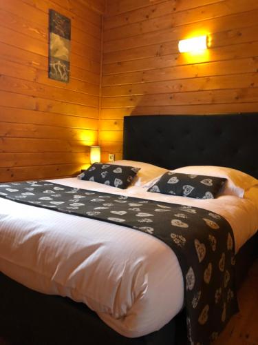 Postel nebo postele na pokoji v ubytování Domaine De Malcor Adult et enfants à partir de 12 ans - nous contacter