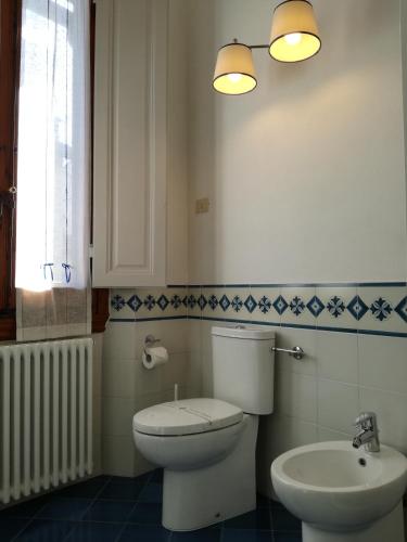 a bathroom with a toilet and a sink at Dimora Pieri in Florence