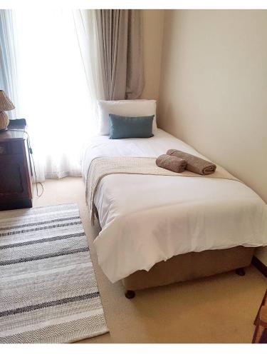Ένα ή περισσότερα κρεβάτια σε δωμάτιο στο Oudtshoorn Guest House