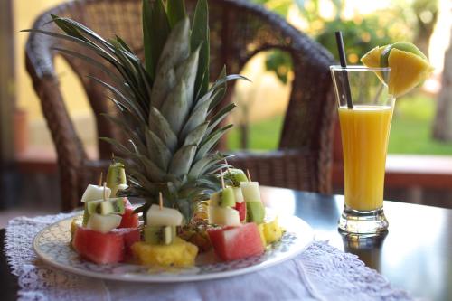 a plate of food on a table with a drink at Villa Concordia in Villaggio Mosè