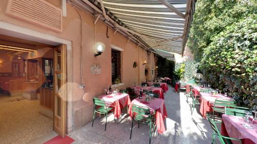 a restaurant with tables and chairs with red and green tables at Messner Palace in Venice
