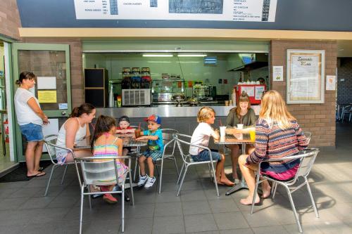 Photo de la galerie de l'établissement BIG4 Easts Beach Holiday Park, à Kiama