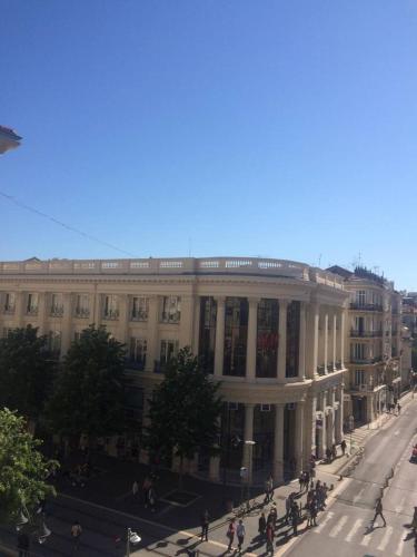 a large building with people walking in front of it at Résidence Appartement Adonis in Nice