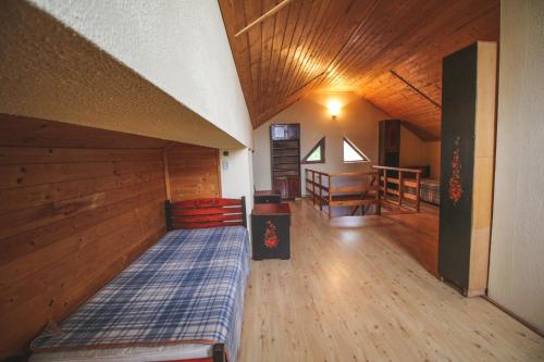 En eller flere senge i et værelse på Conacul din Vale