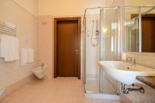 Un baño de Hotel Miramar