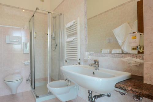 Bathroom sa Hotel Miramar