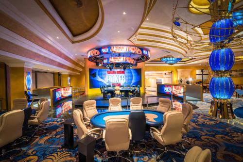 a poker room with a poker table and chairs at King's Resort - casino and hotels in Rozvadov