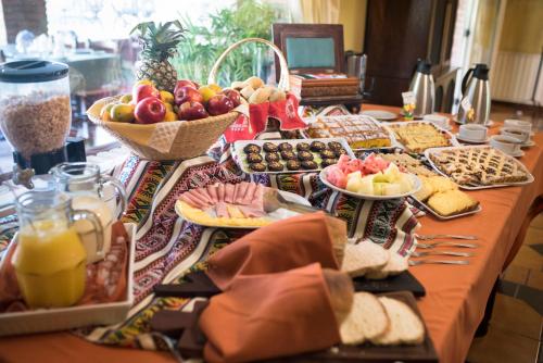 a table topped with lots of different types of food at Don Numas Posada & Spa in San Lorenzo
