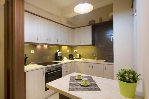 Keramikos Cozy Apartment by YHA