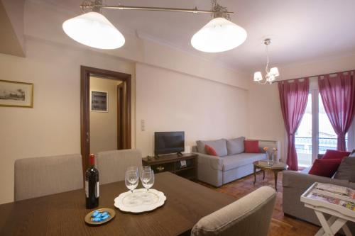 Keramikos Cozy Apartment by YHA