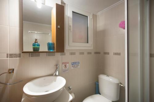 Keramikos Cozy Apartment by YHA