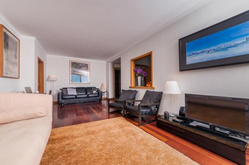 Falesia Apartment - Pool & Sea View by LovelyStay