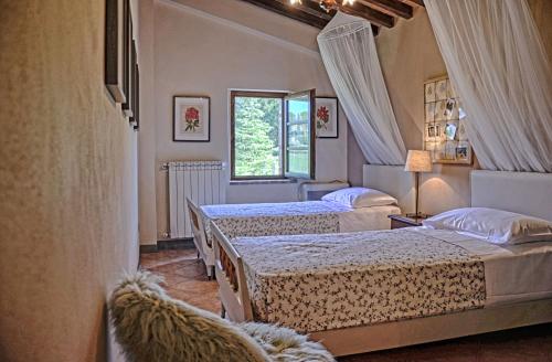 A bed or beds in a room at Agriturismo Piettorri