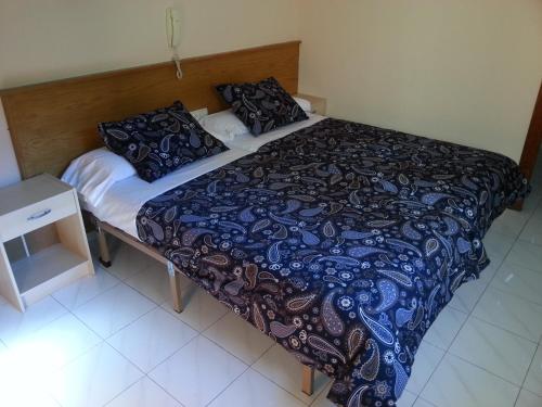  Hotel Arinsal -  Room  picture :   Shower    Bath    Safety deposit box                           