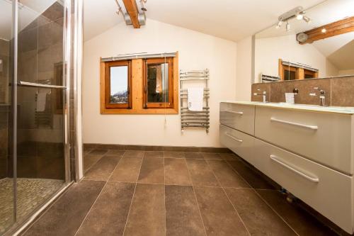 Phòng tắm tại Chalet des Souchettes - Chamonix All Year