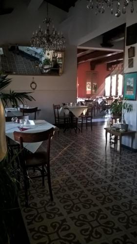 a dining room with tables and chairs and a chandelier at De Vita Beata Agriturismo in Veroli