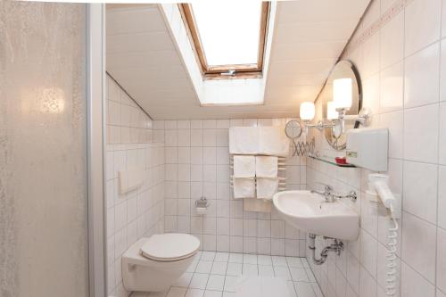 A bathroom at Hotel Sonnbichl