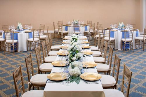Restaurace v ubytování Westford Regency Inn & Conference Center