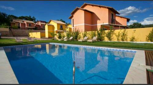 Casa 2 suítes com ar - Até 6 pessoas - em condomínio com piscina