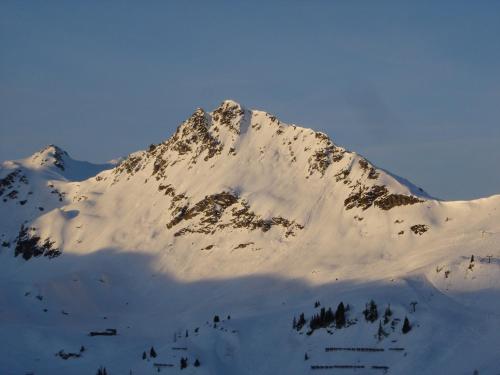 a mountain covered in snow with a blue sky at Welcome-Bienvenue-Добро пожаловать in Flachau