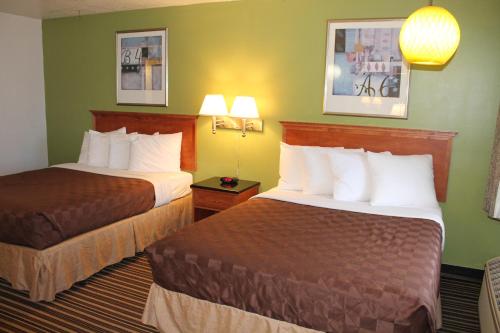 Ένα ή περισσότερα κρεβάτια σε δωμάτιο στο Americas Best Value Inn Boardman