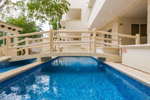 a swimming pool in the middle of a building at Condo Casa del Arbol in Playa del Carmen
