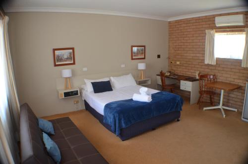 Ένα ή περισσότερα κρεβάτια σε δωμάτιο στο Deer Park Motor Inn Armidale