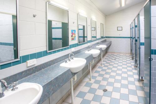 Salle de bains dans l'établissement BIG4 Batemans Bay at Easts Riverside Holiday Park