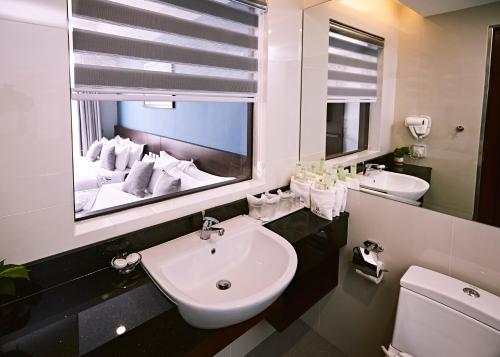 Koupelna v ubytování Meritin Hotel