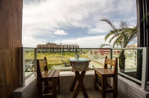 Un balcón o terraza en Summer Bay Inn