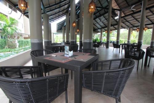 Restaurant ou autre lieu de restauration dans l'établissement Maikhao Palm Beach Resort - SHA Plus