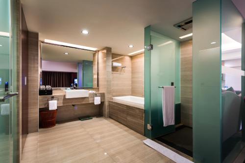 Koupelna v ubytování Grand Mercure Xiamen Downtown-Free Welcome Fruit & Metro Station