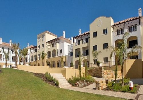 Opomar 2 bed Apt MF – Photos 2