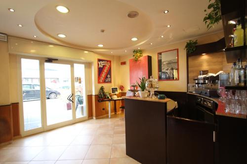 A kitchen or kitchenette at Hotel Della Volta