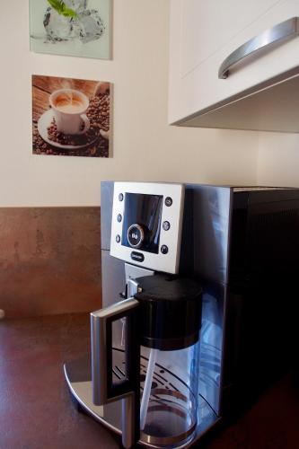 Una televisión o centro de entretenimiento en Ferienwohnung Almflair Chalet