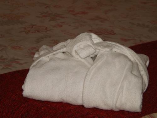 a white towel sitting on top of a bed at Locanda Dei Cinque Cerri in Sasso Marconi