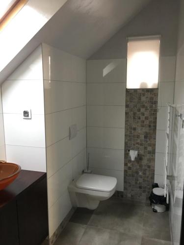 a bathroom with a toilet, sink and tub at Apartmán na Studentské in Karviná