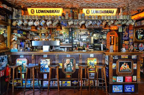 Ο χώρος του lounge ή του μπαρ στο Hotel und Restaurant Löwenbräu Köln