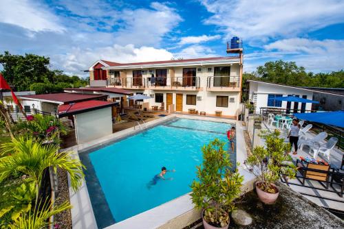 an overhead view of a swimming pool in front of a house at Greenfields Tourist Inn in Panglao Island