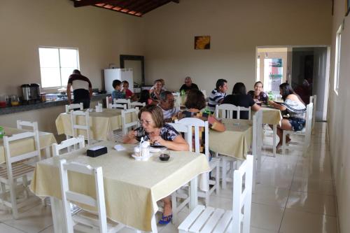 Restoran või mõni muu söögikoht majutusasutuses Pousada Sol Nascente